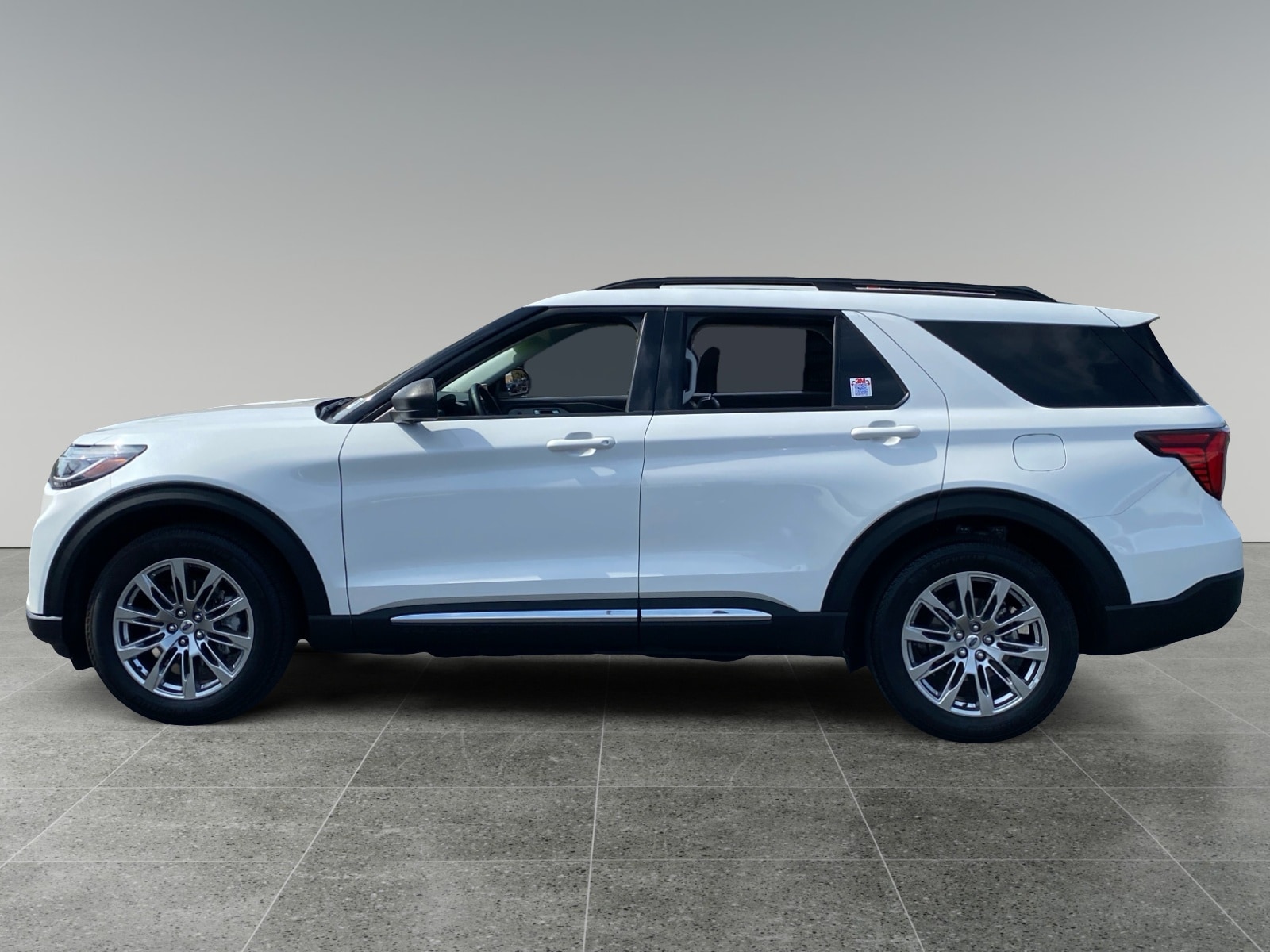 2025 Ford Explorer Active photo 2