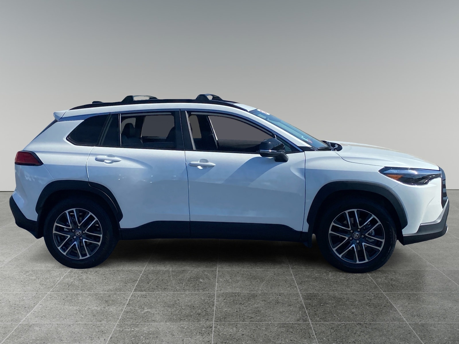 2026 Toyota Corolla Cross XLE - Photo 6