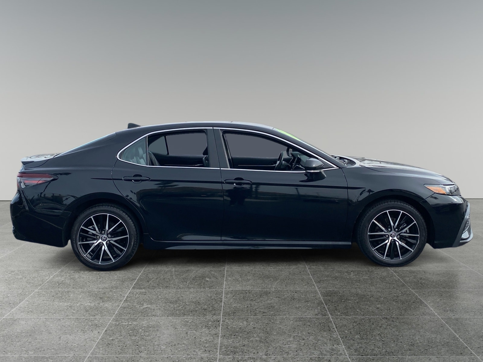 2024 Toyota Camry SE - Photo 6