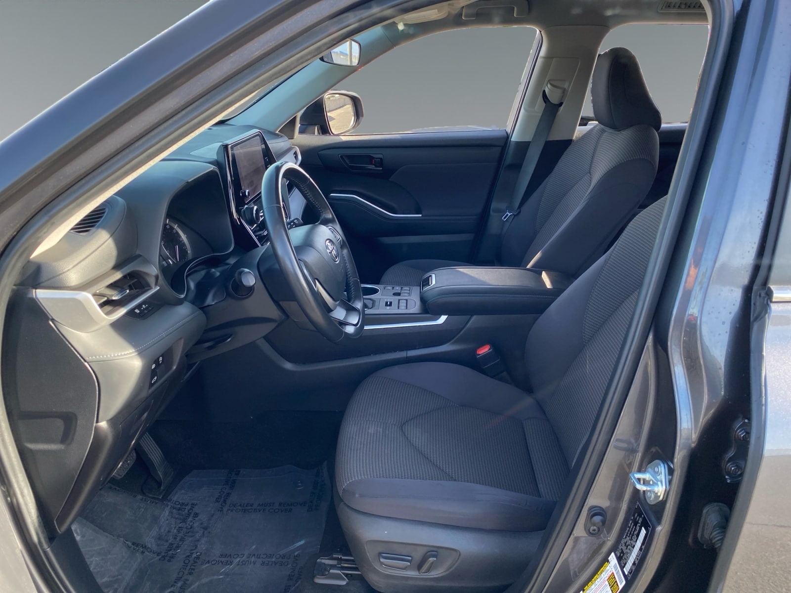 2024 Toyota Highlander LE - Photo 9
