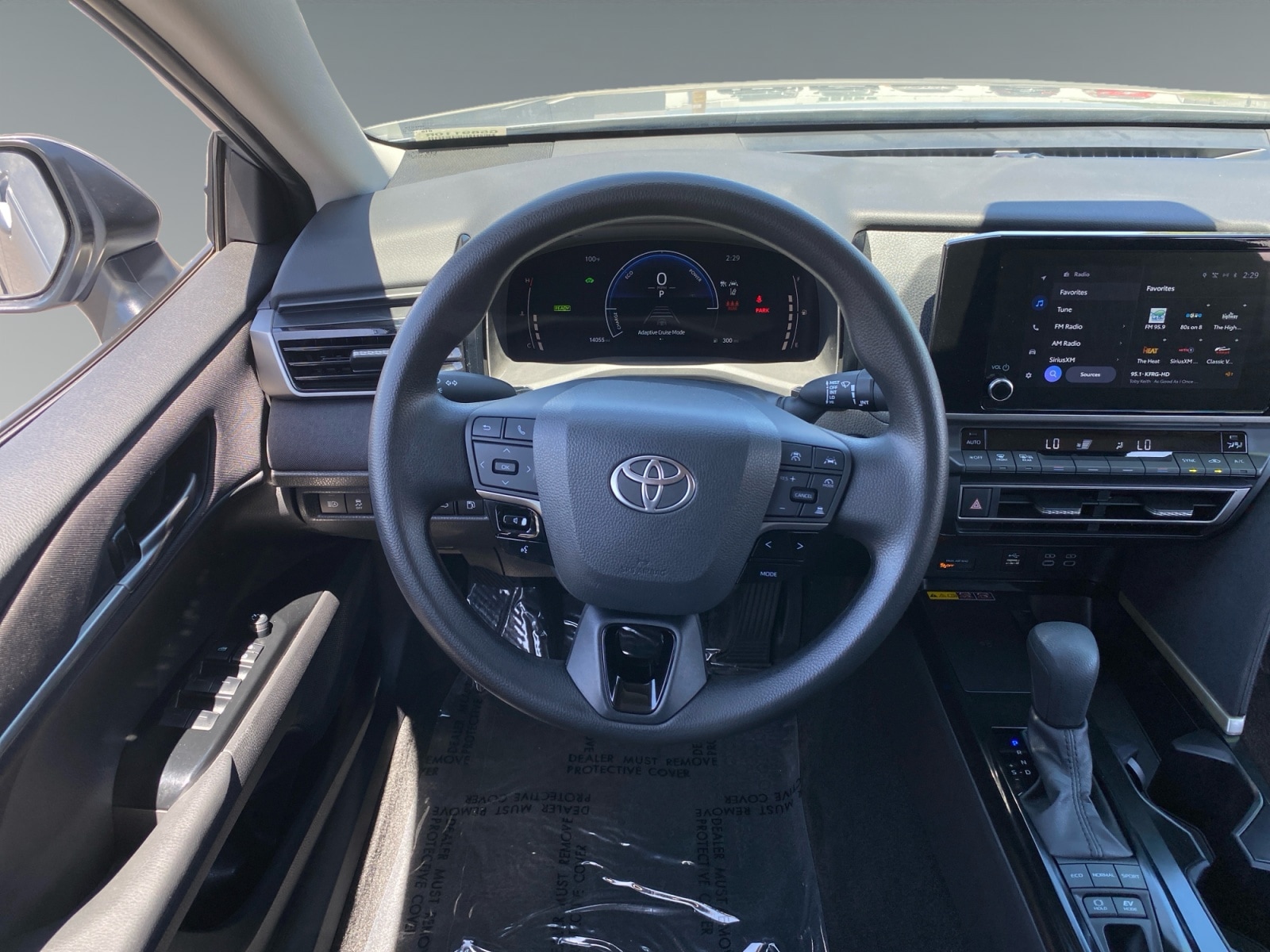 2025 Toyota Camry LE - Photo 12