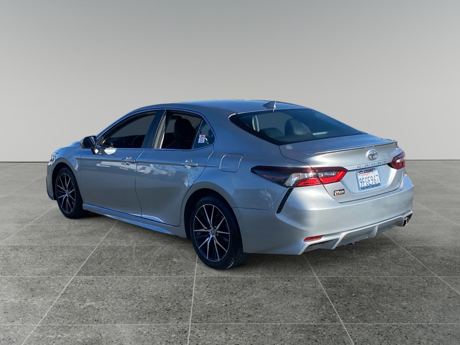 2023 Toyota Camry SE photo 3