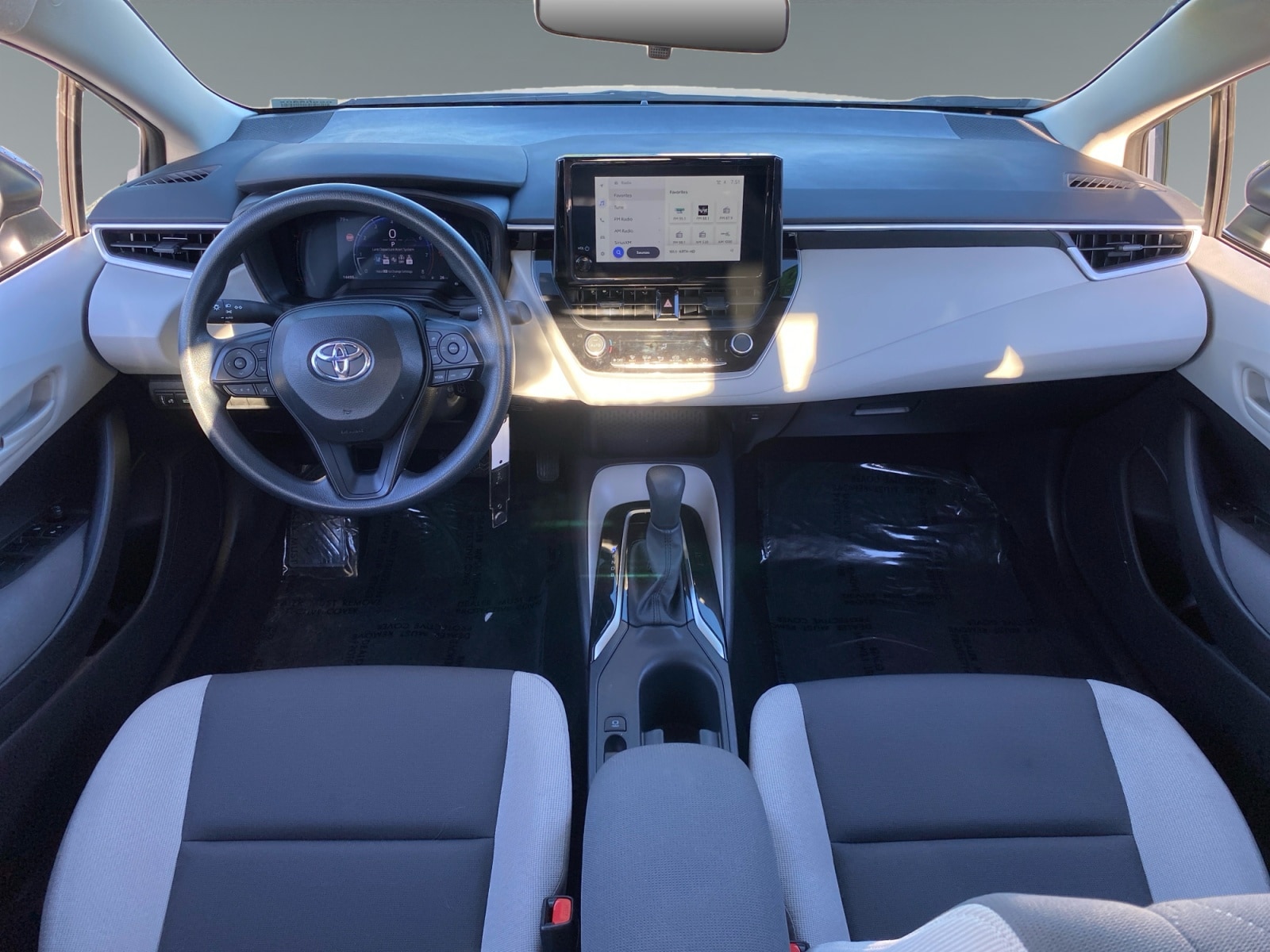 2026 Toyota Corolla LE - Photo 10