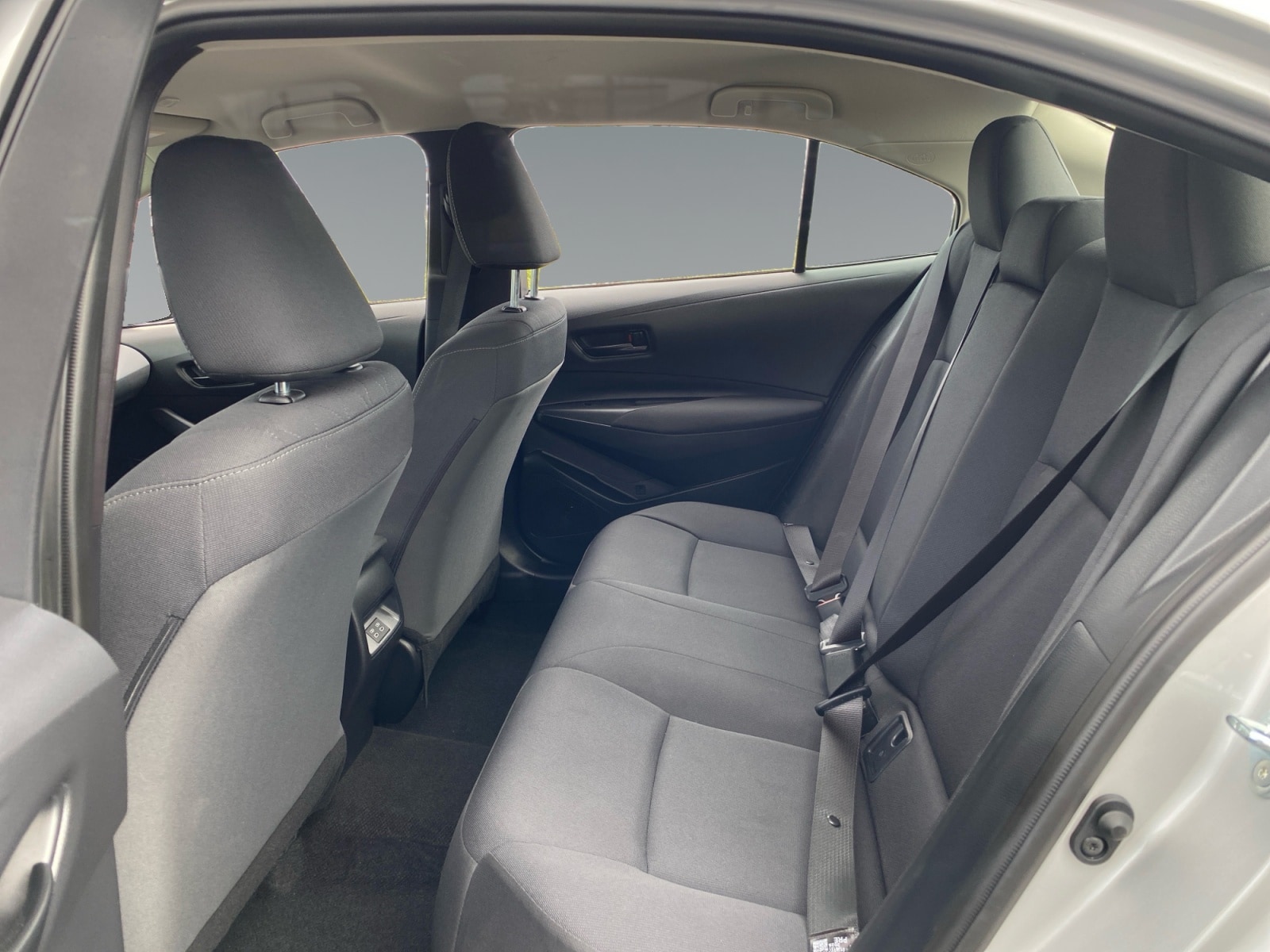 2026 Toyota Corolla LE - Photo 13