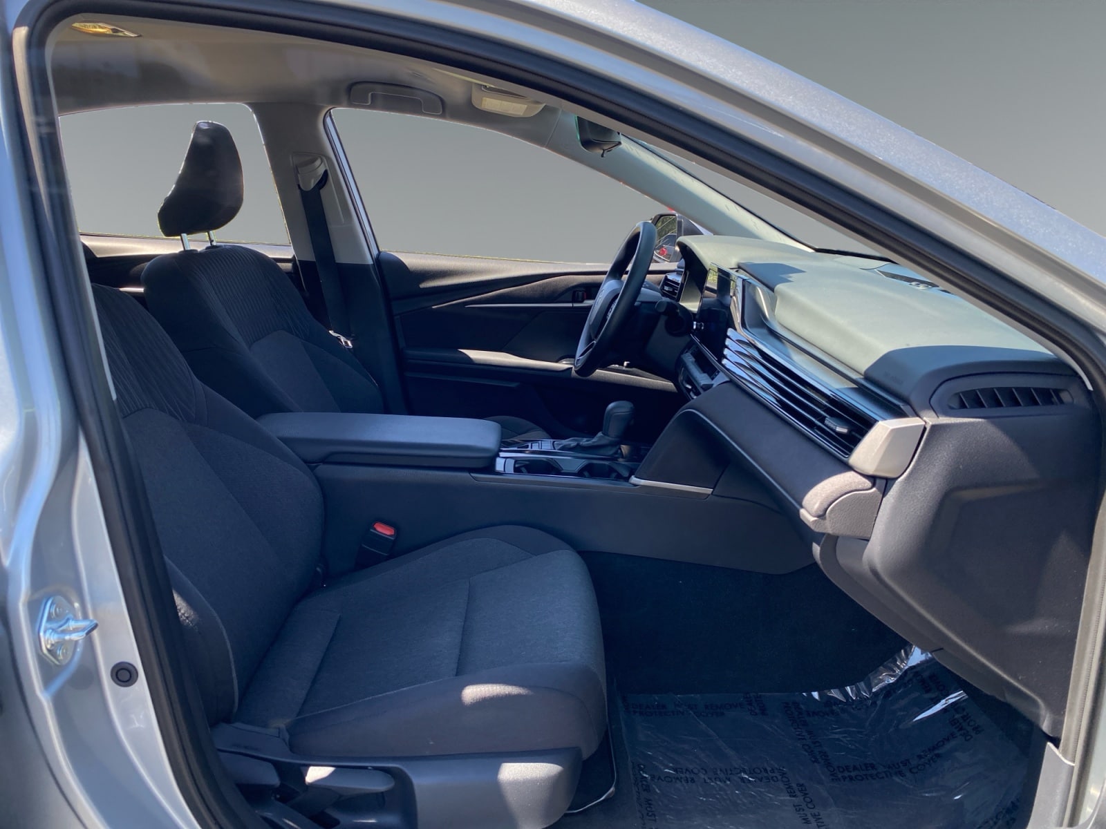 2025 Toyota Camry LE - Photo 15