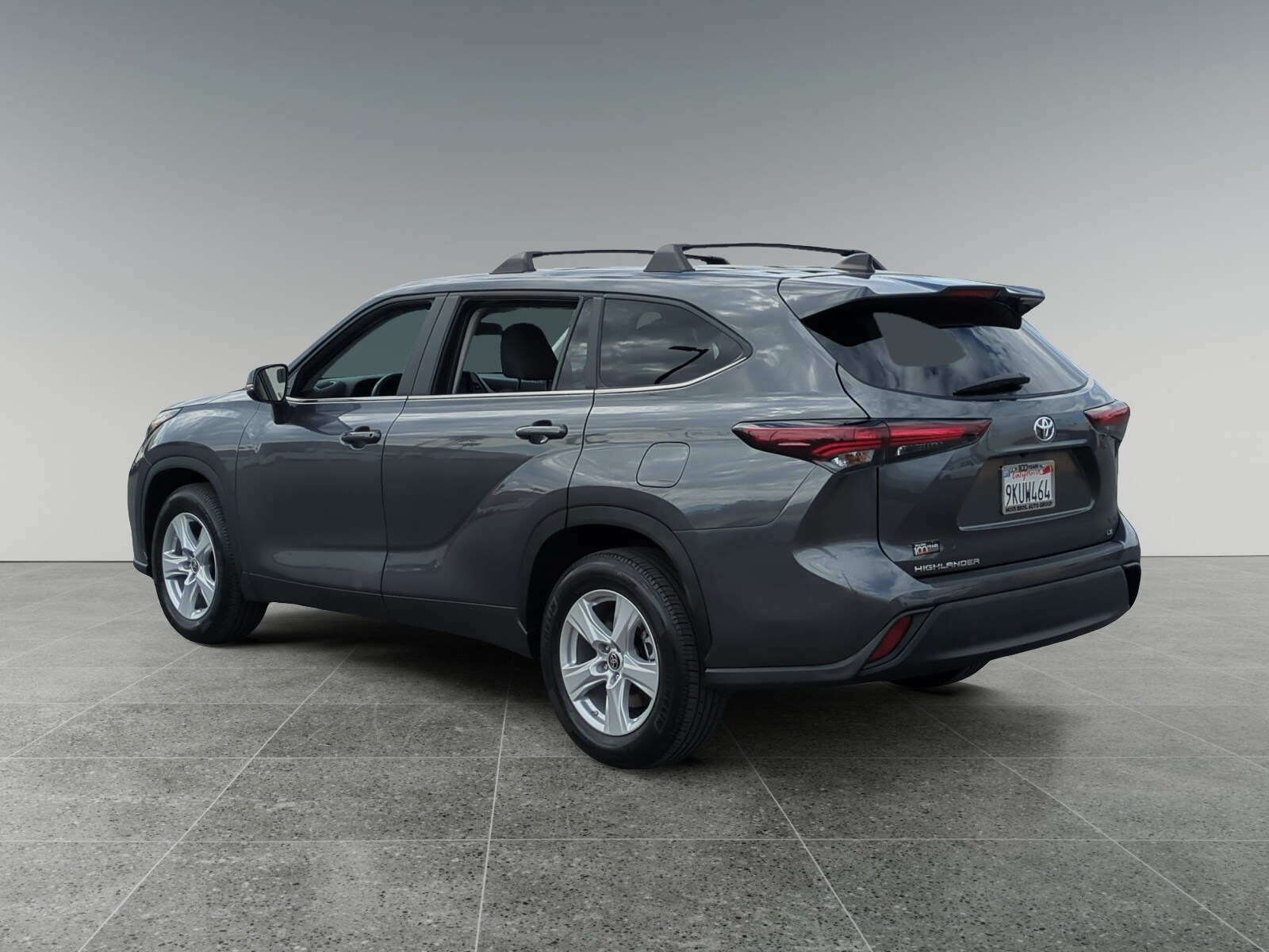 2024 Toyota Highlander LE photo 3