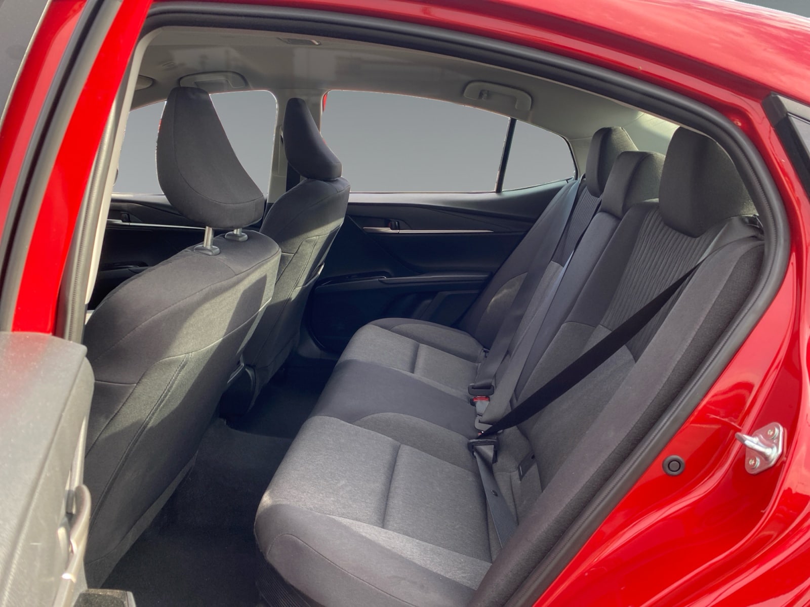 2025 Toyota Camry LE - Photo 13