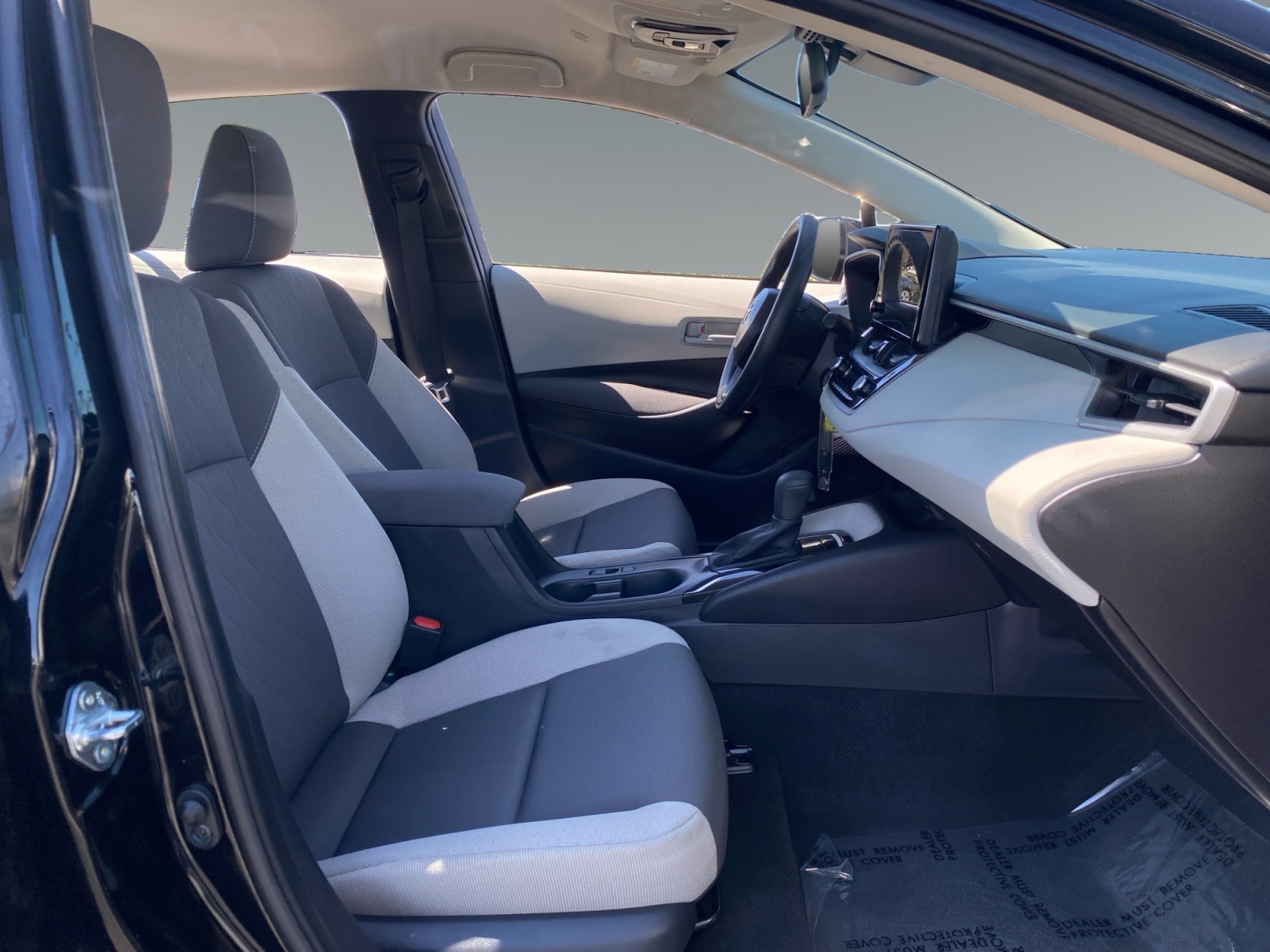 2026 Toyota Corolla LE - Photo 13
