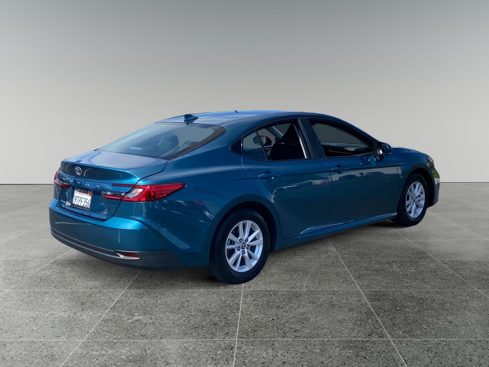 2025 Toyota Camry LE photo 5