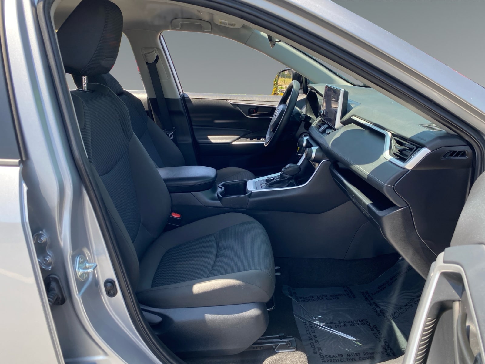 2023 Toyota RAV4 LE - Photo 15