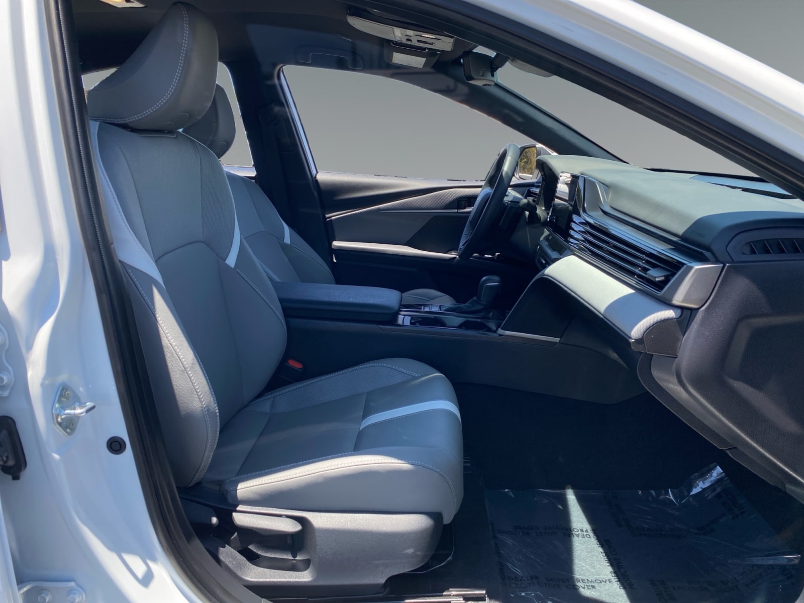 2026 Toyota Camry SE - Photo 15