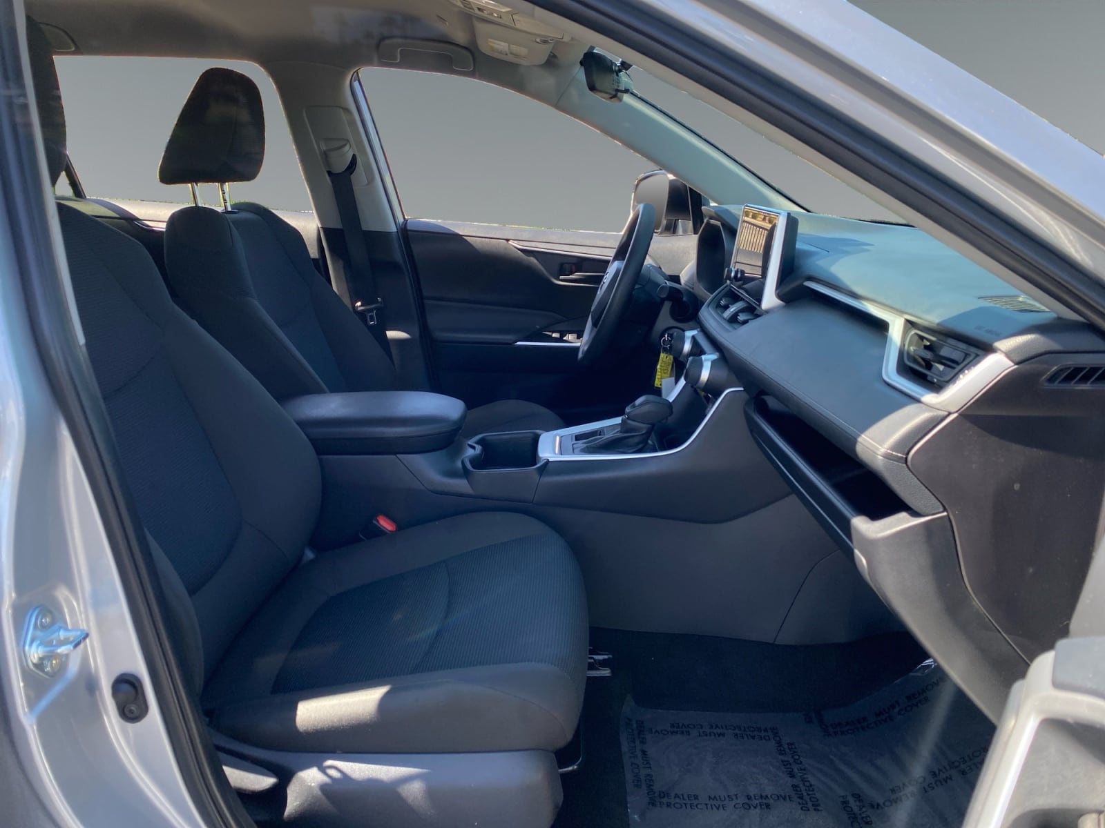 2025 Toyota RAV4 LE - Photo 15