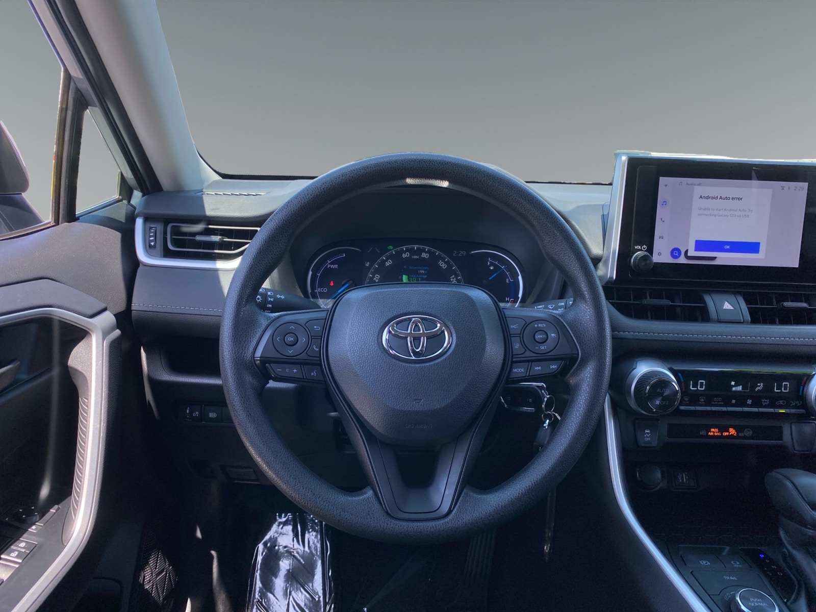 2024 Toyota RAV4 LE - Photo 12