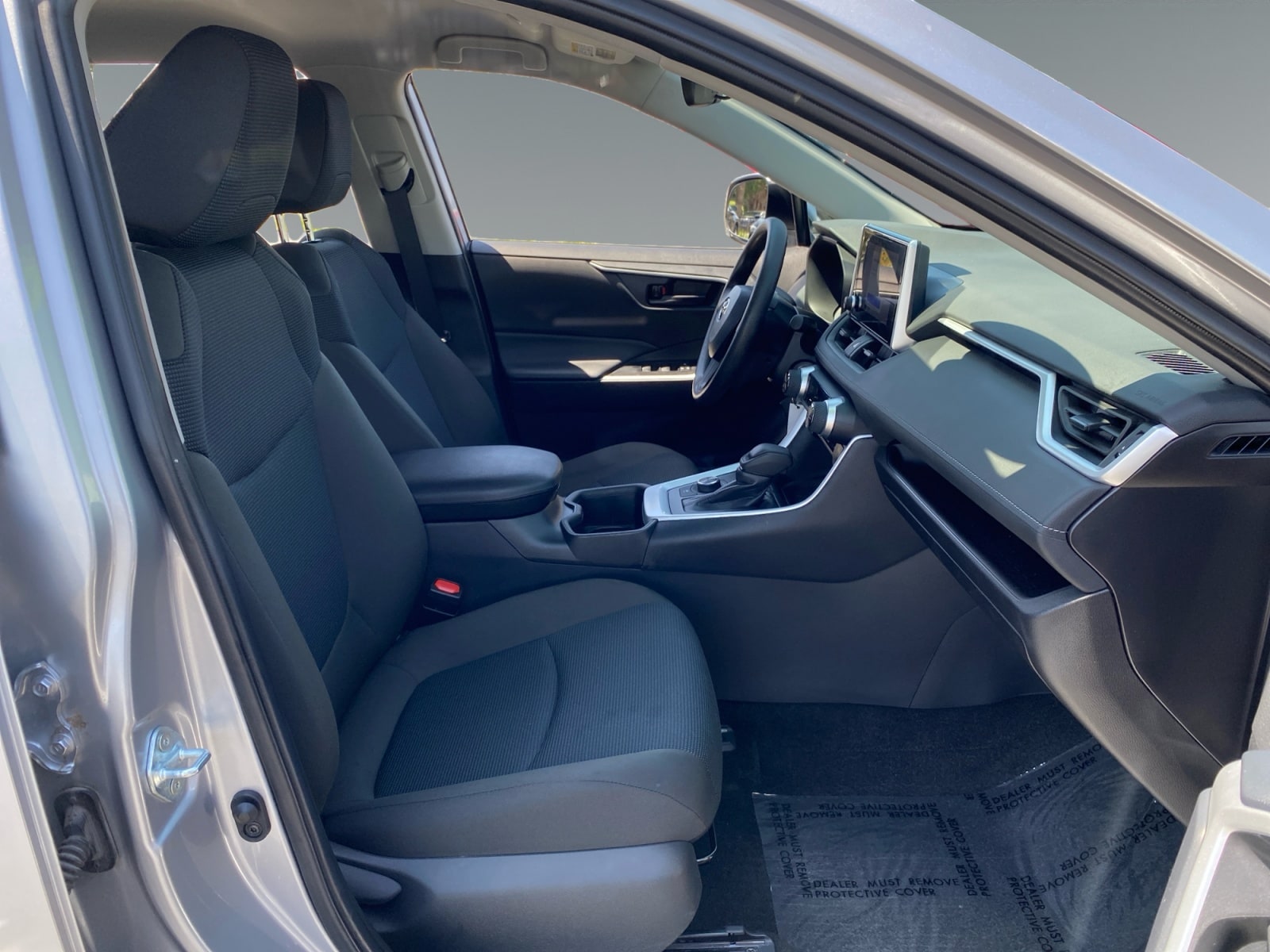2024 Toyota RAV4 LE - Photo 15