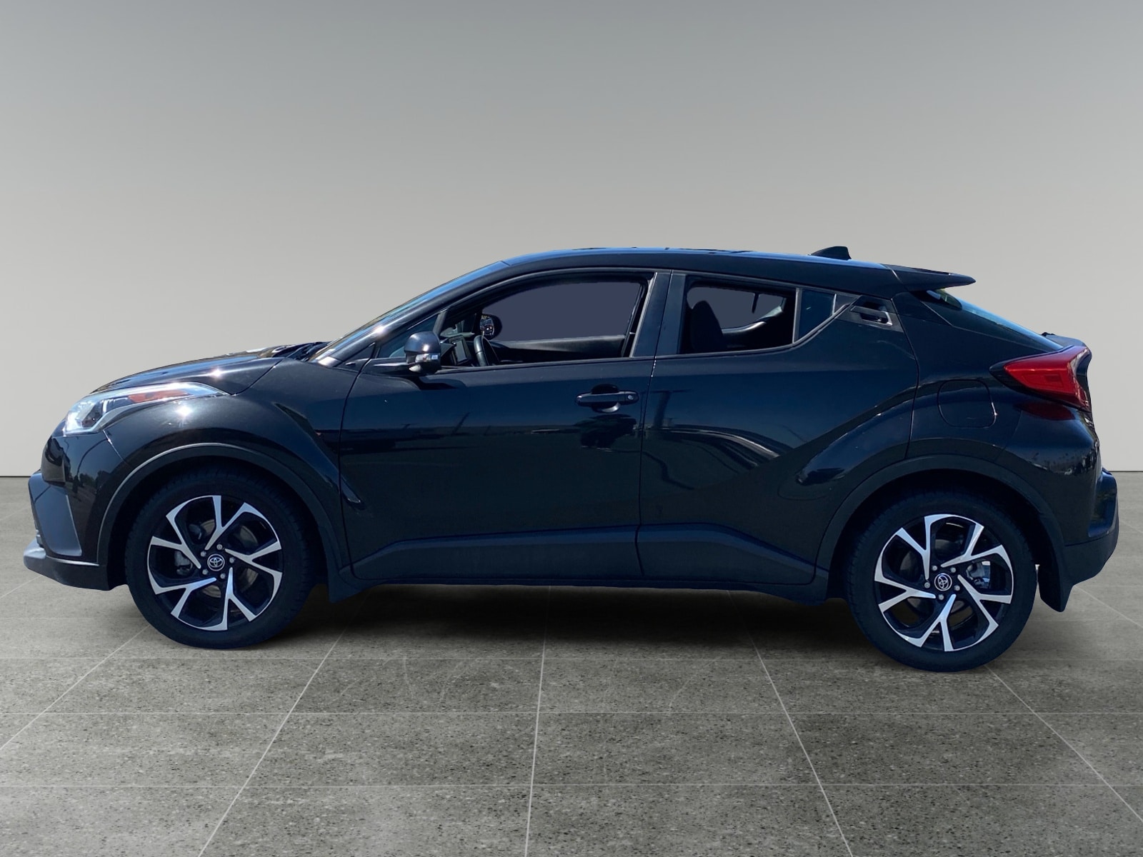 2018 Toyota C-HR XLE photo 2