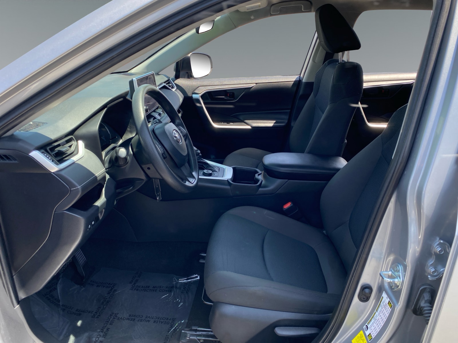 2023 Toyota RAV4 LE - Photo 9