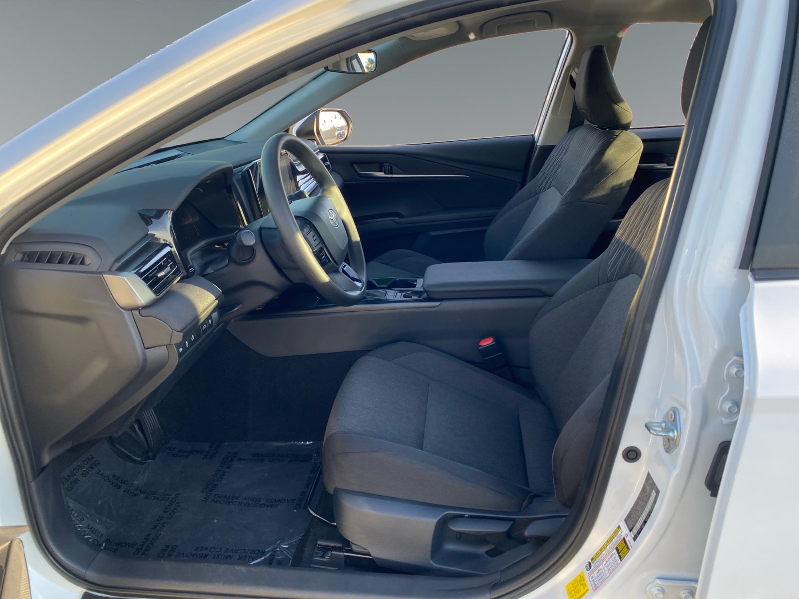 2025 Toyota Camry LE - Photo 9
