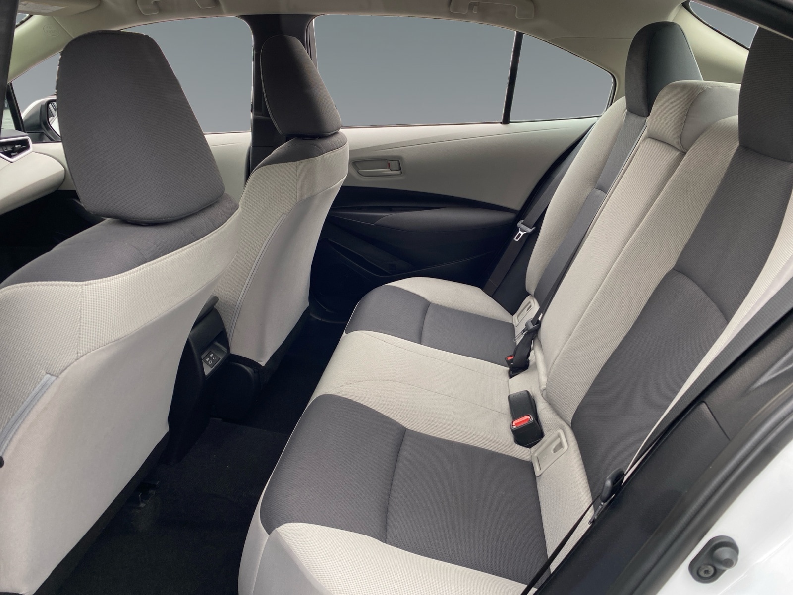 2026 Toyota Corolla LE - Photo 13