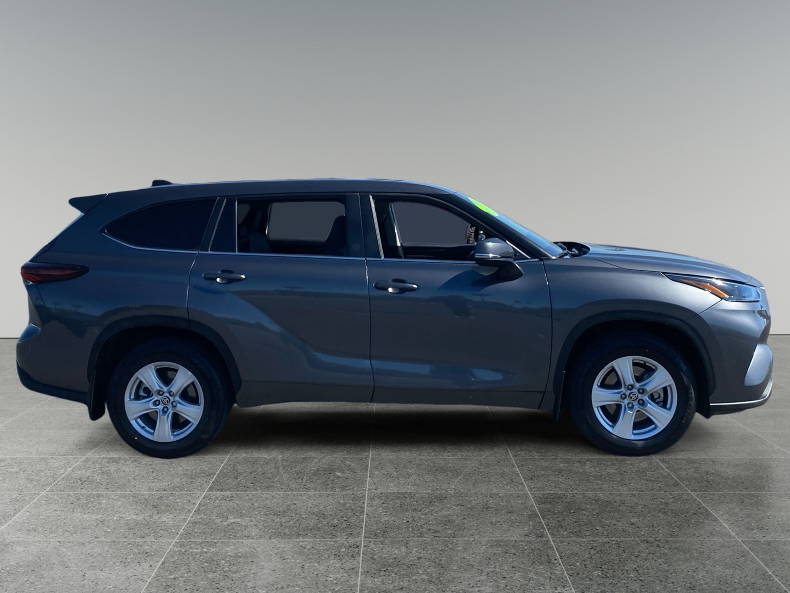 2024 Toyota Highlander LE photo 6