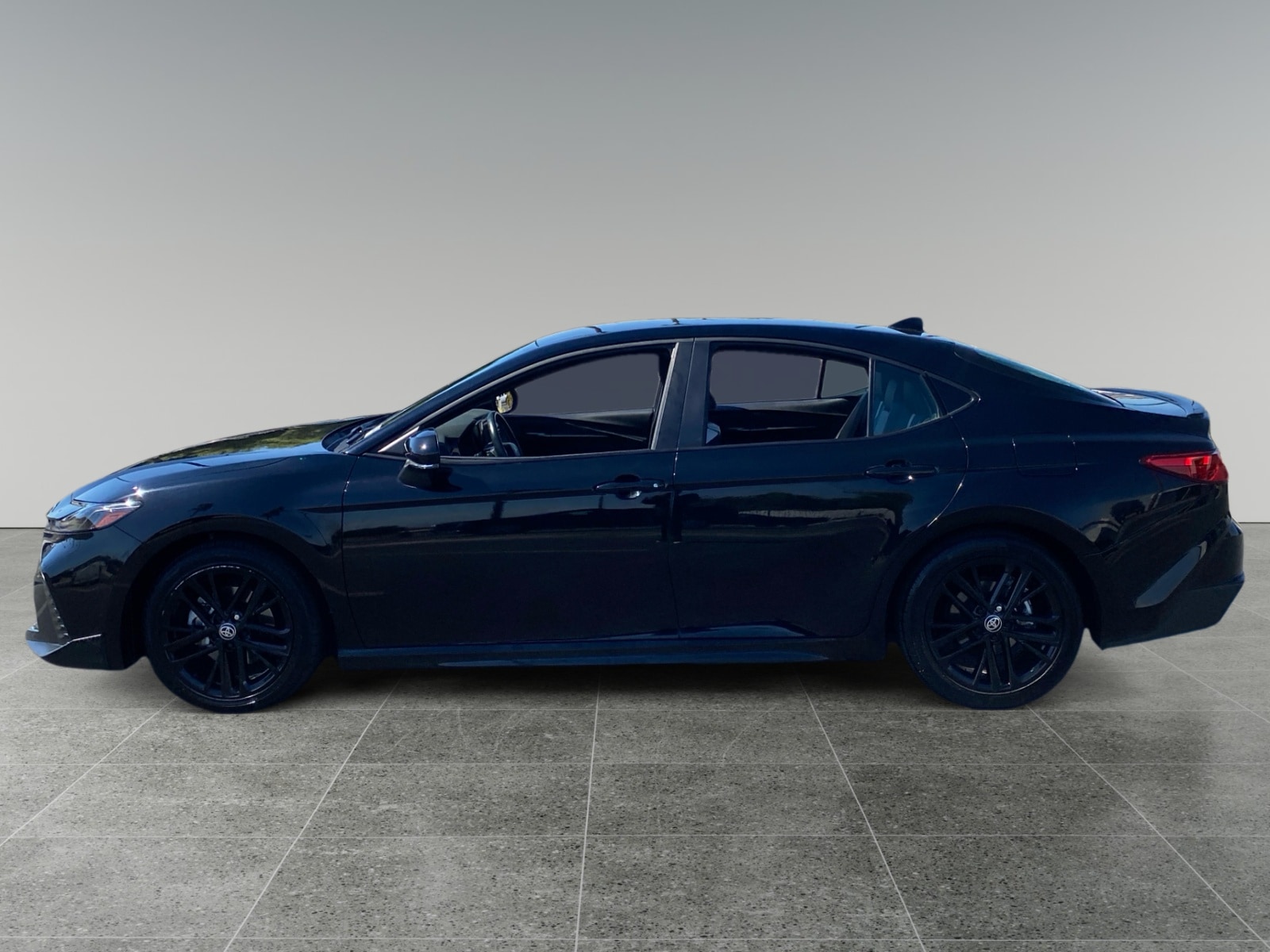 2026 Toyota Camry SE - Photo 2