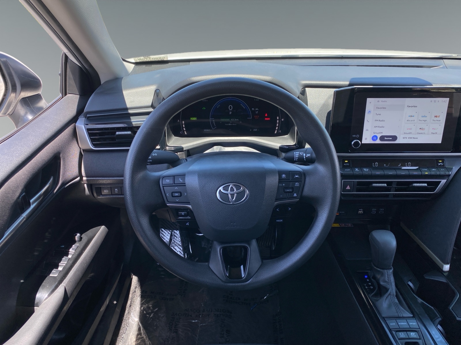 2025 Toyota Camry LE - Photo 12