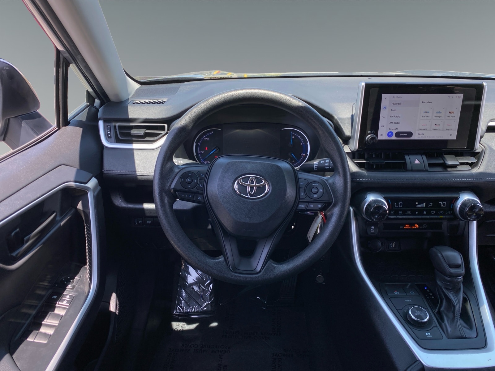 2023 Toyota RAV4 LE - Photo 12