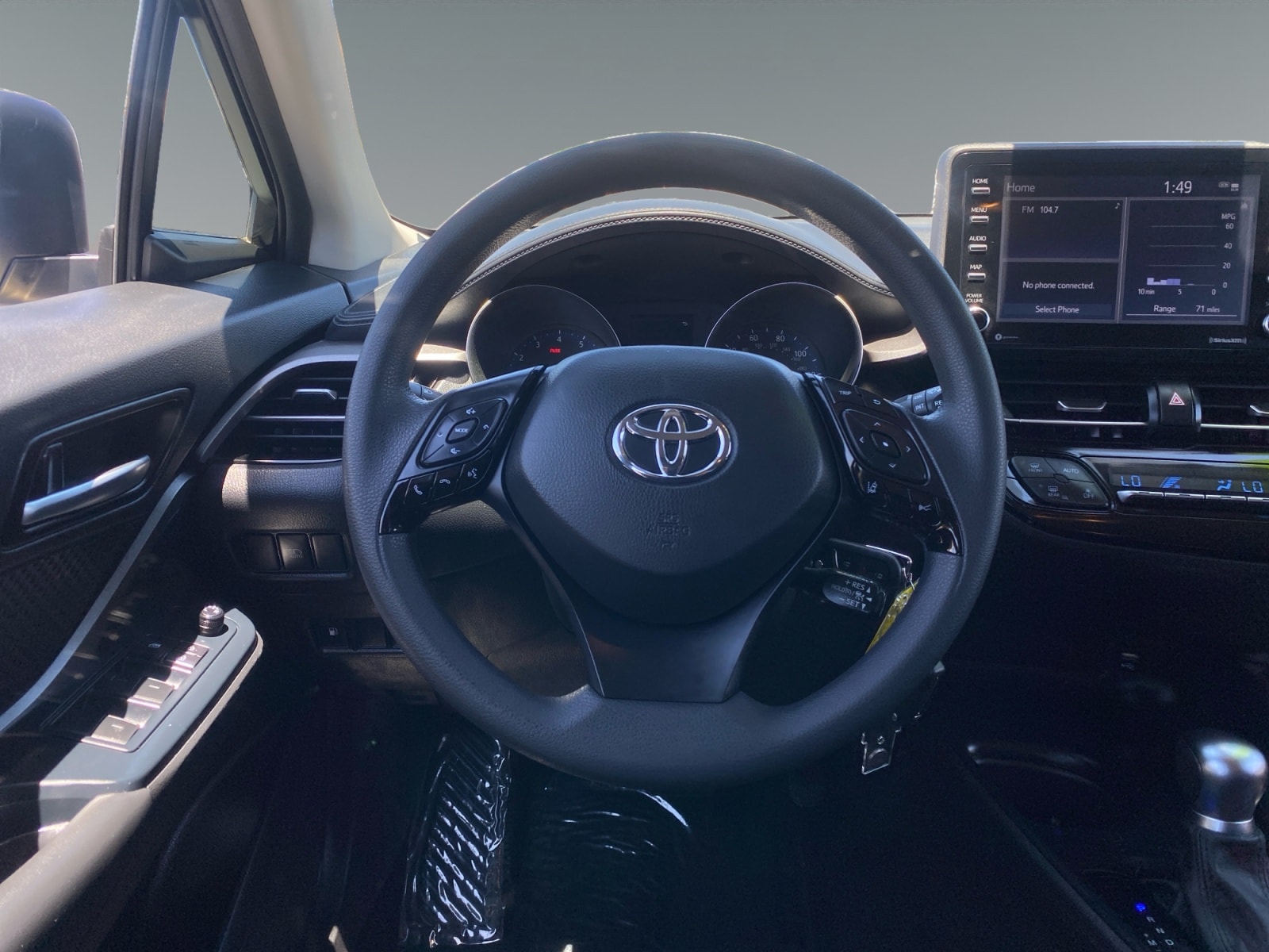 2021 Toyota C-HR LE - Photo 12