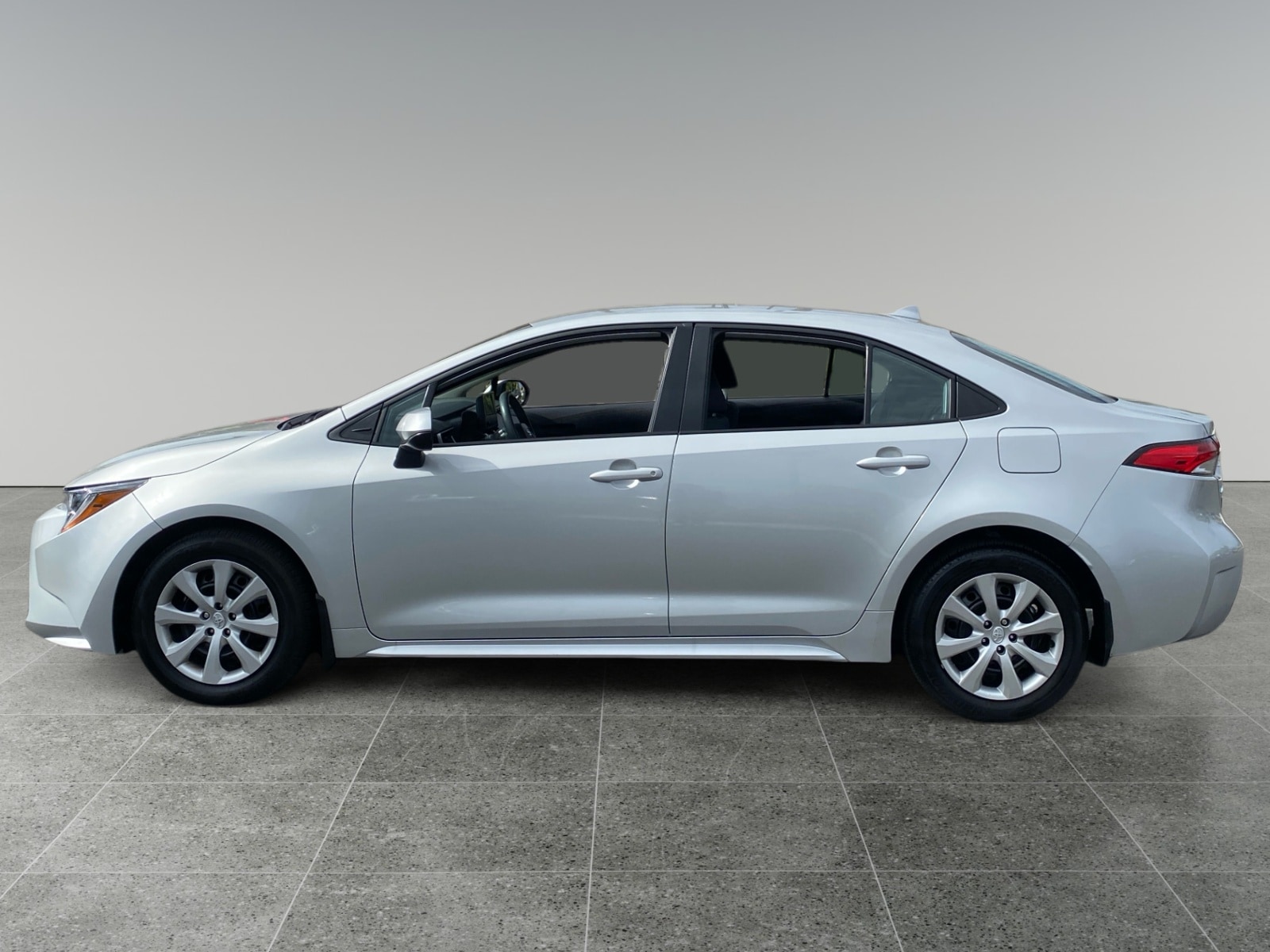 2026 Toyota Corolla LE - Photo 2