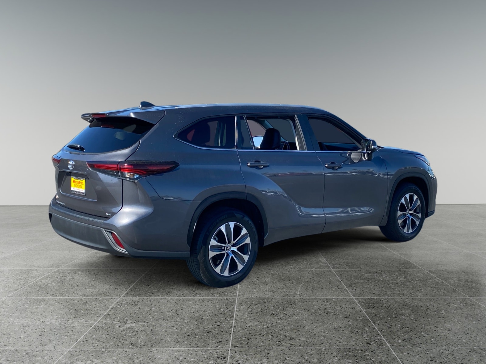 2024 Toyota Highlander XLE photo 5