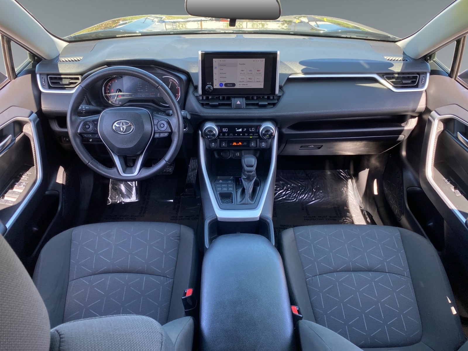 2025 Toyota RAV4 XLE - Photo 10
