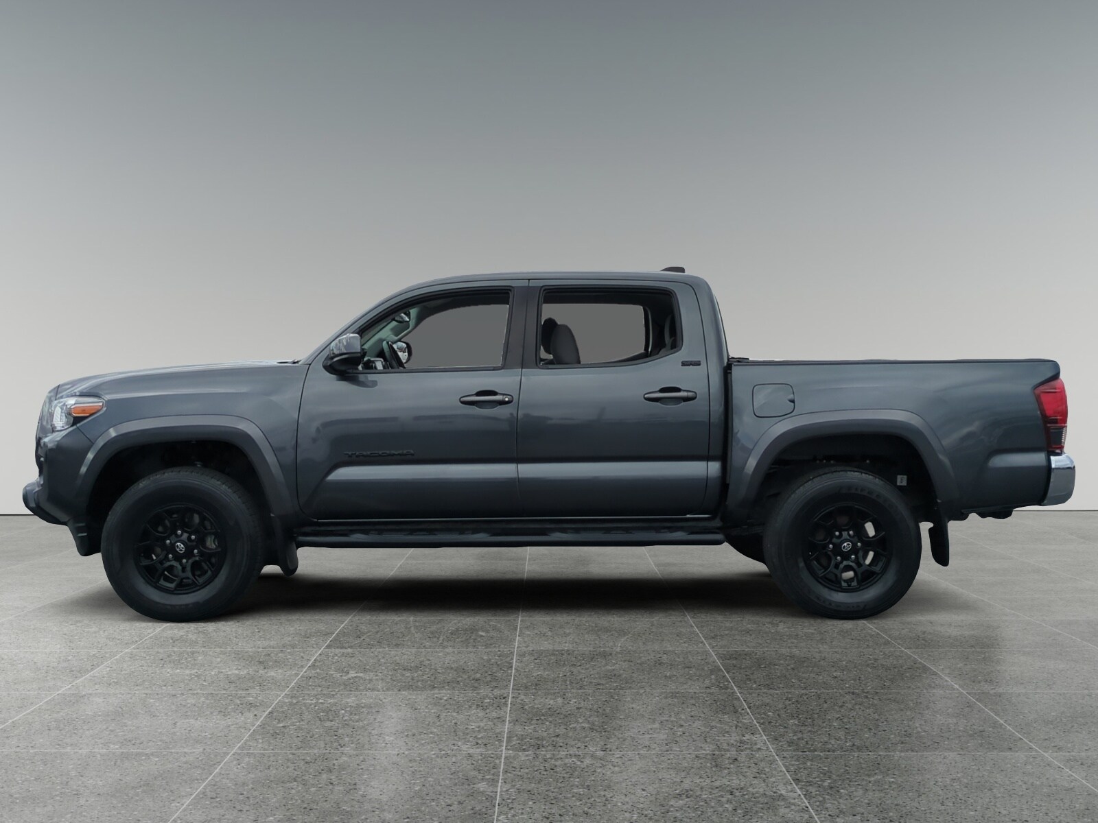 2022 Toyota Tacoma SR5 Double Cab photo 2