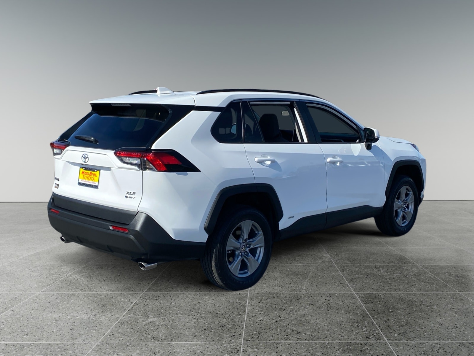 2025 Toyota RAV4 Hybrid XLE photo 5