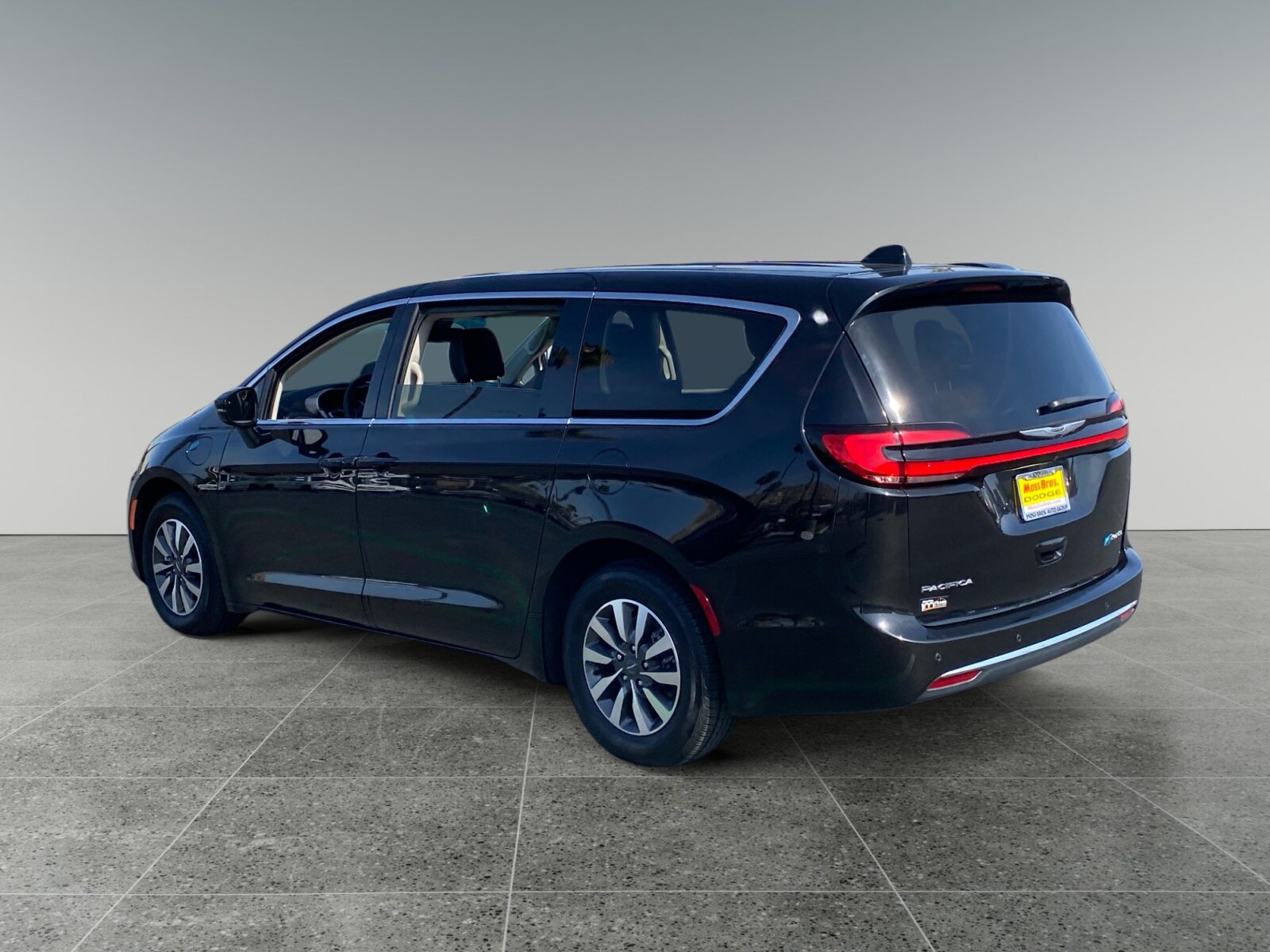 2024 Chrysler Pacifica PHEV Select - Photo 3