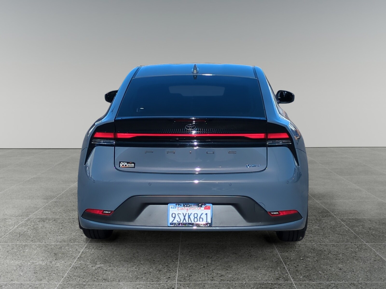 2025 Toyota Prius LE photo 4