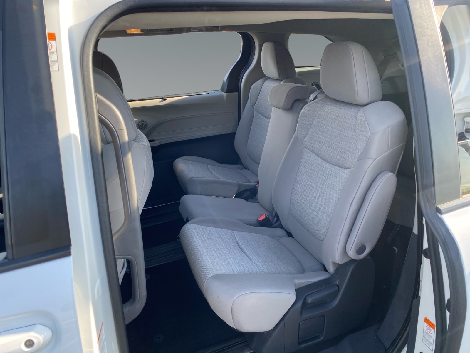 2024 Toyota Sienna LE - Photo 13