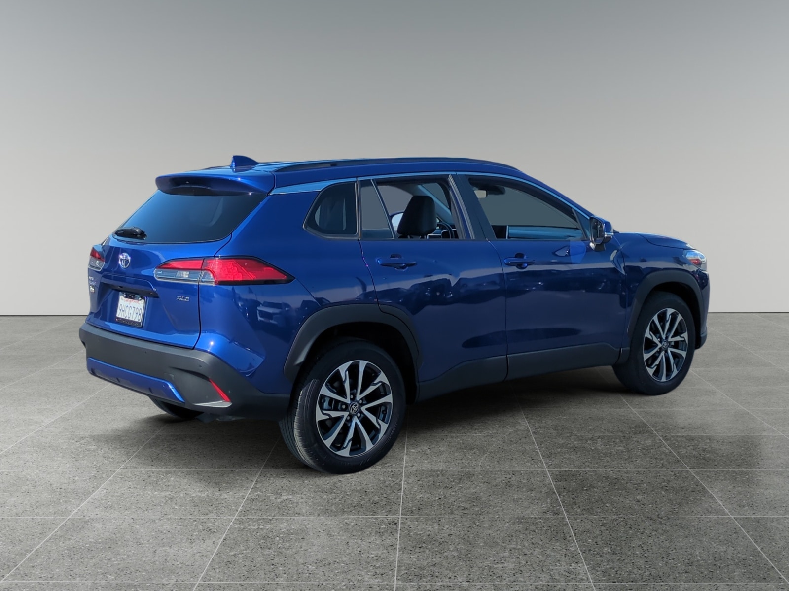 2023 Toyota Corolla Cross XLE photo 5