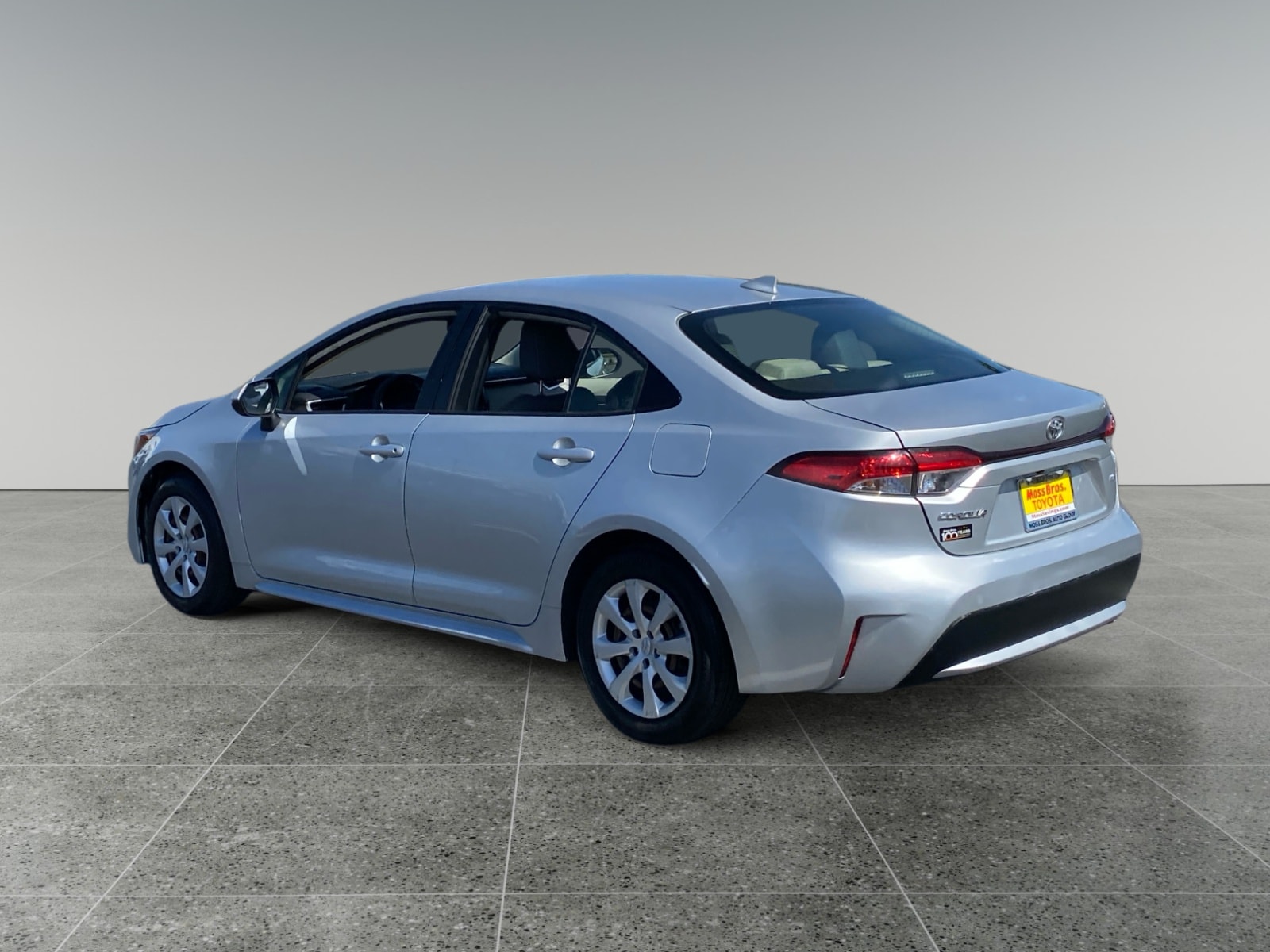 2021 Toyota Corolla LE photo 3