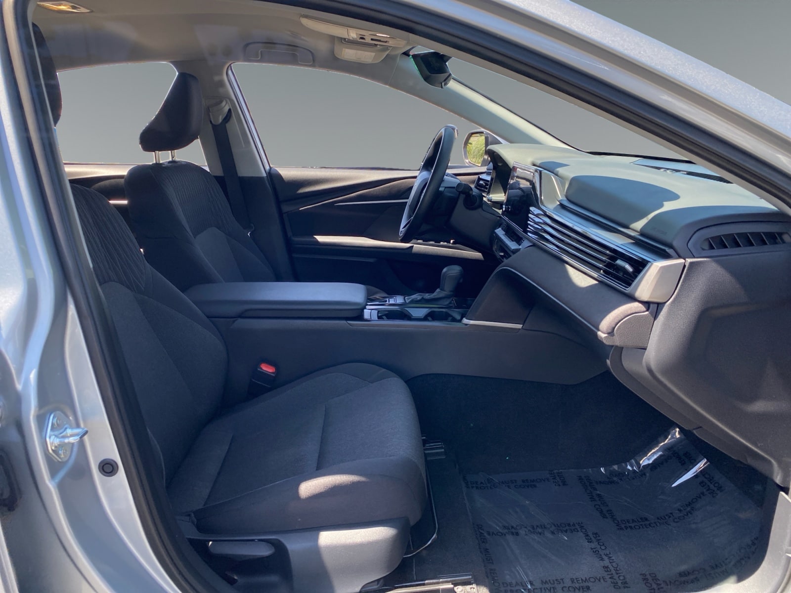 2025 Toyota Camry LE - Photo 15