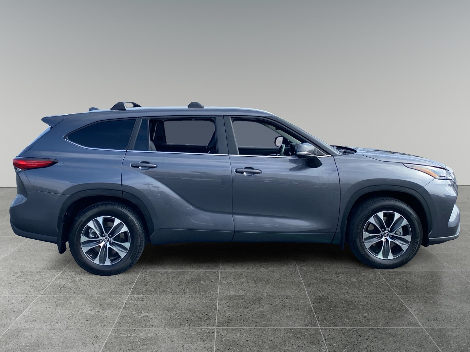 2023 Toyota Highlander XLE photo 6