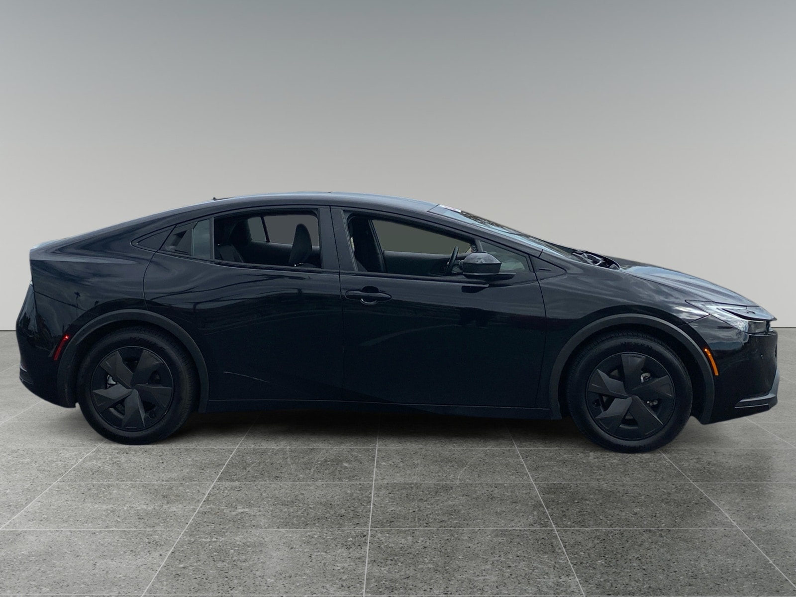 2025 Toyota Prius LE - Photo 6