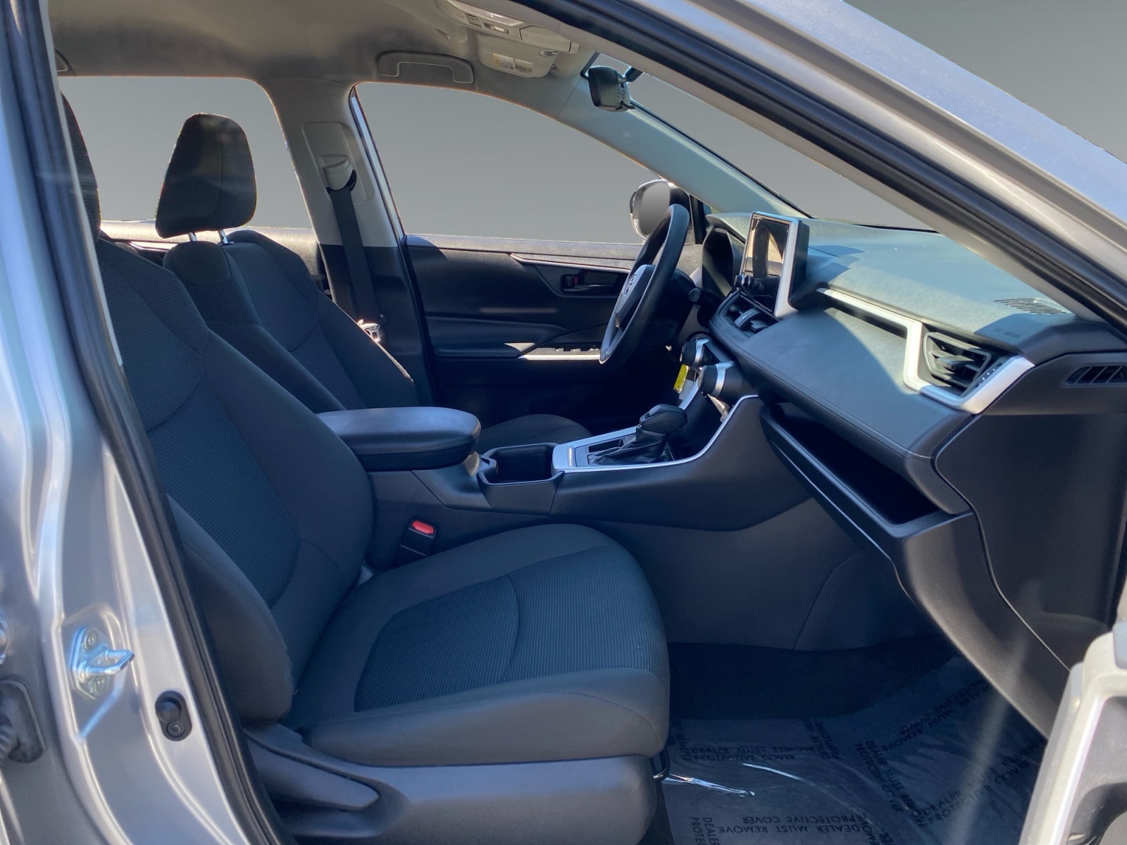 2024 Toyota RAV4 LE - Photo 15