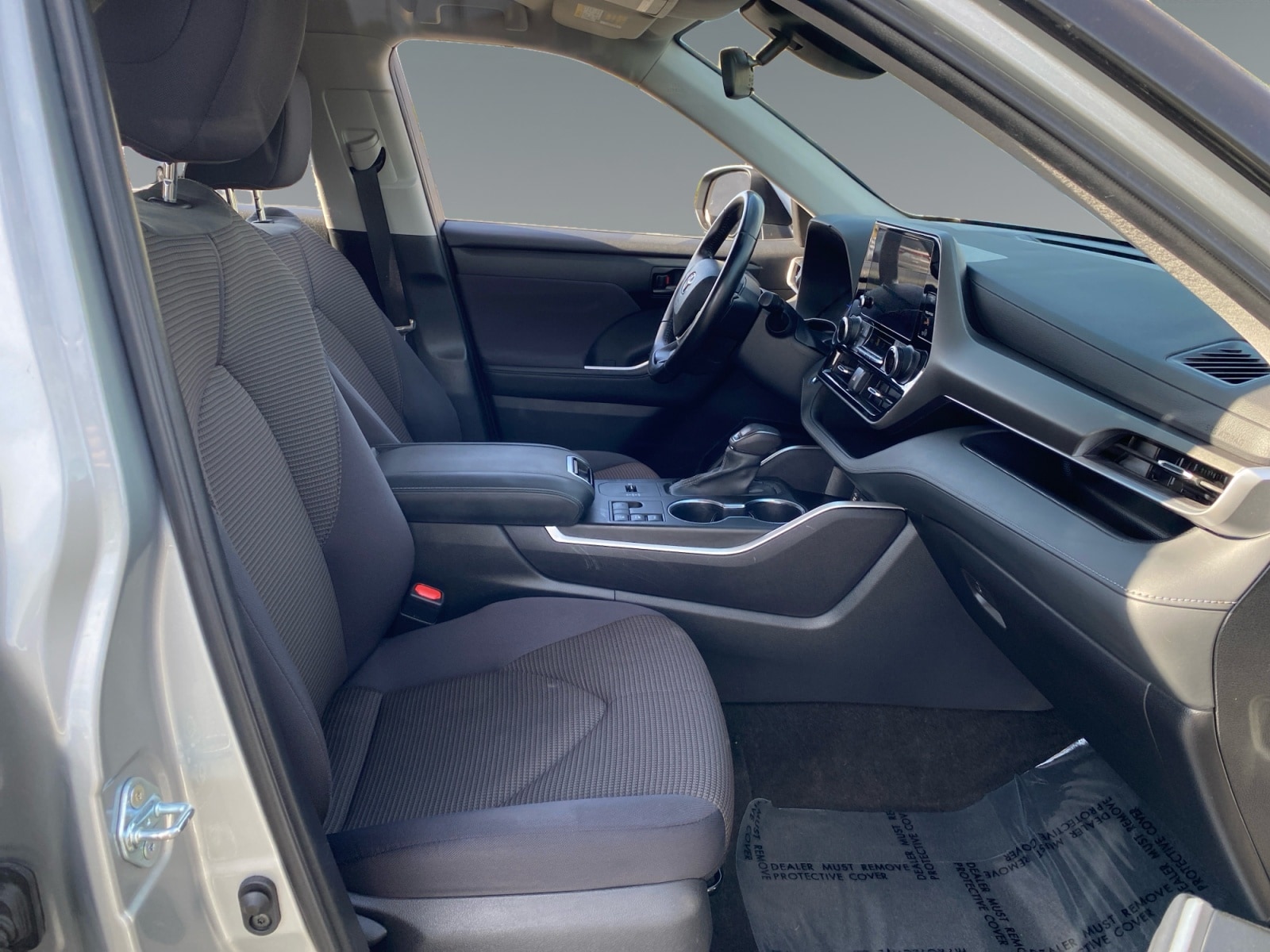 2023 Toyota Highlander LE - Photo 15