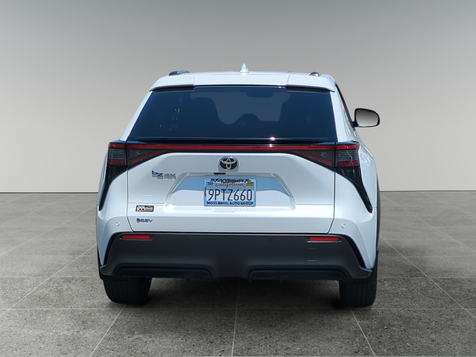 2024 Toyota bZ4X XLE photo 4