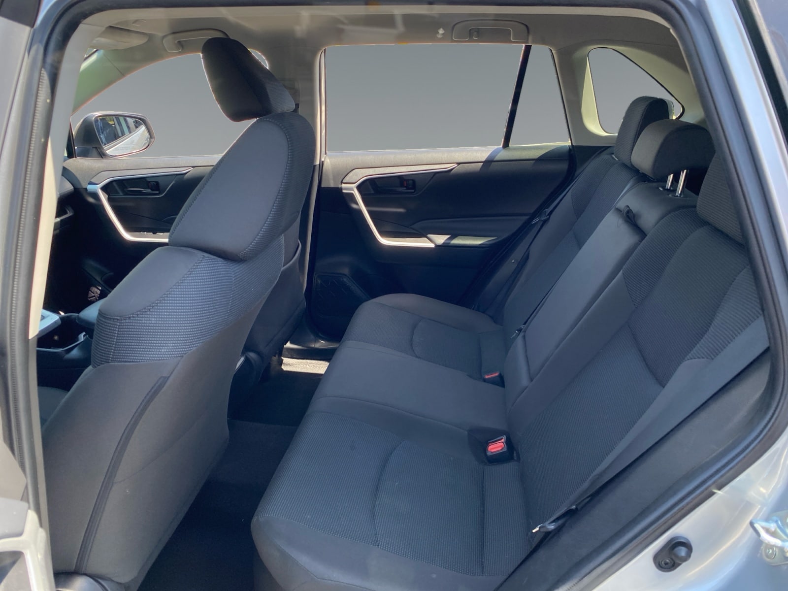 2023 Toyota RAV4 LE - Photo 13