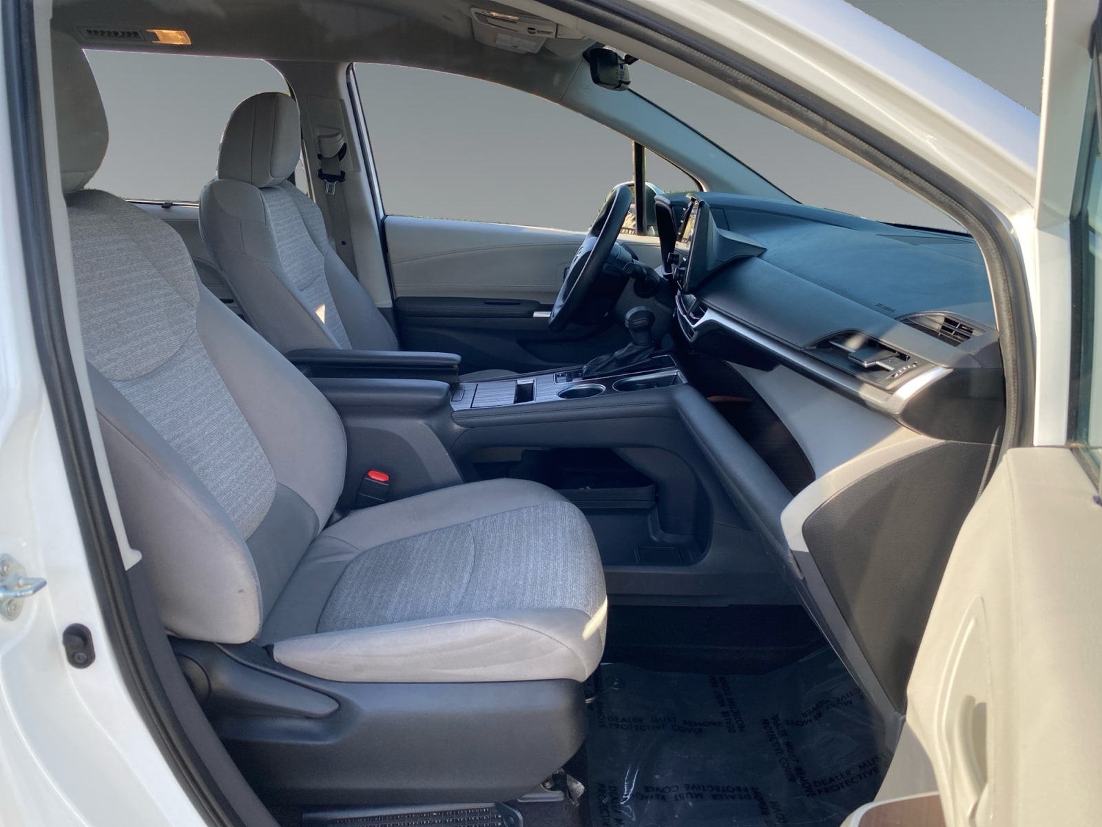 2024 Toyota Sienna LE - Photo 15