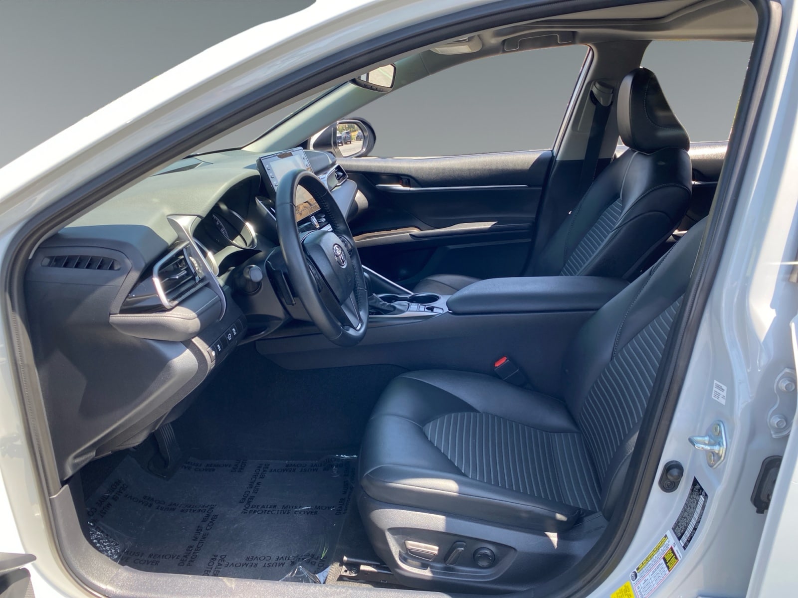 2023 Toyota Camry SE - Photo 9