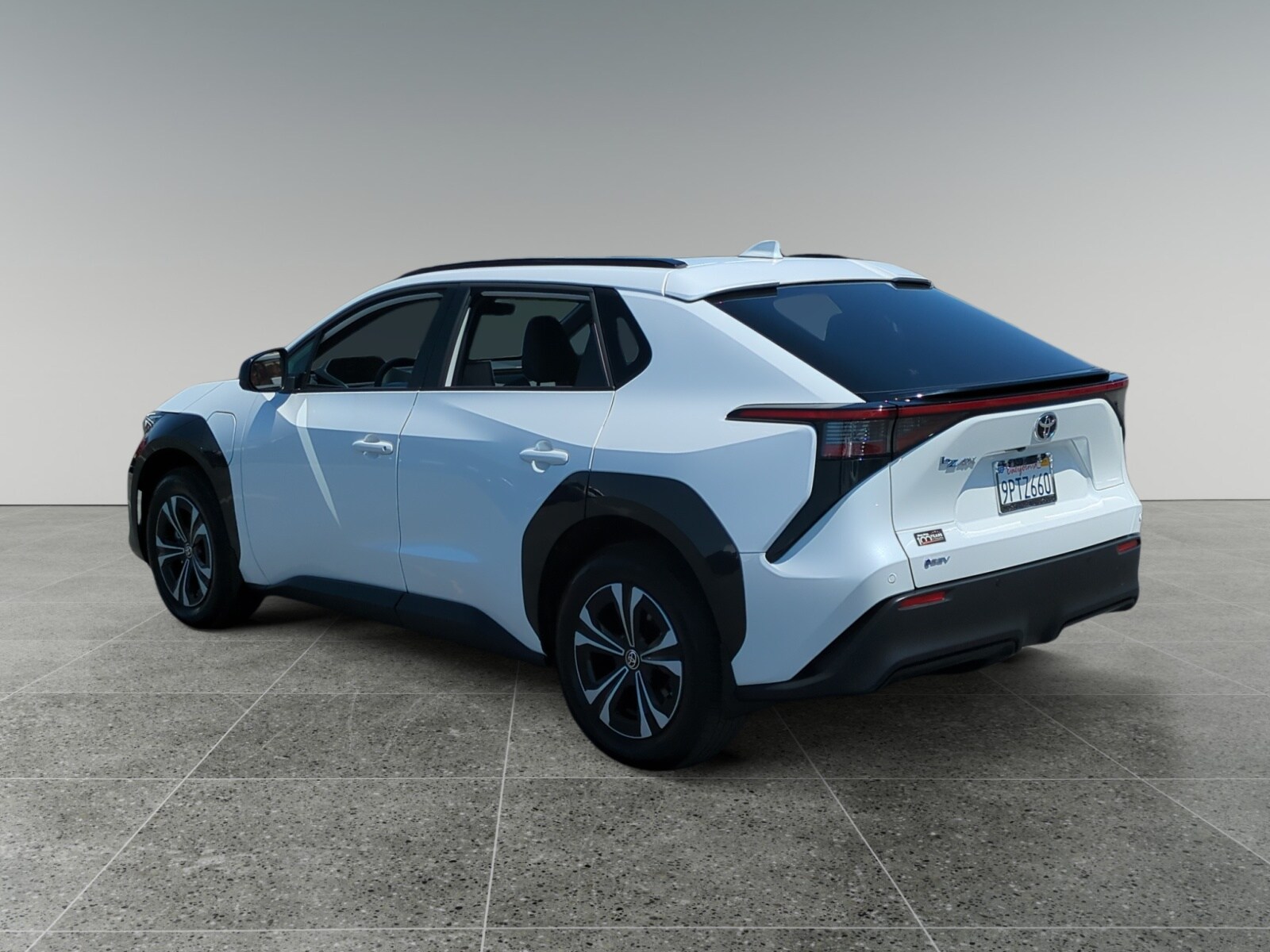 2024 Toyota bZ4X XLE photo 3