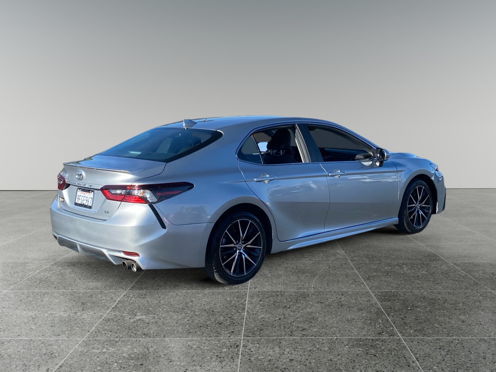 2023 Toyota Camry SE photo 5