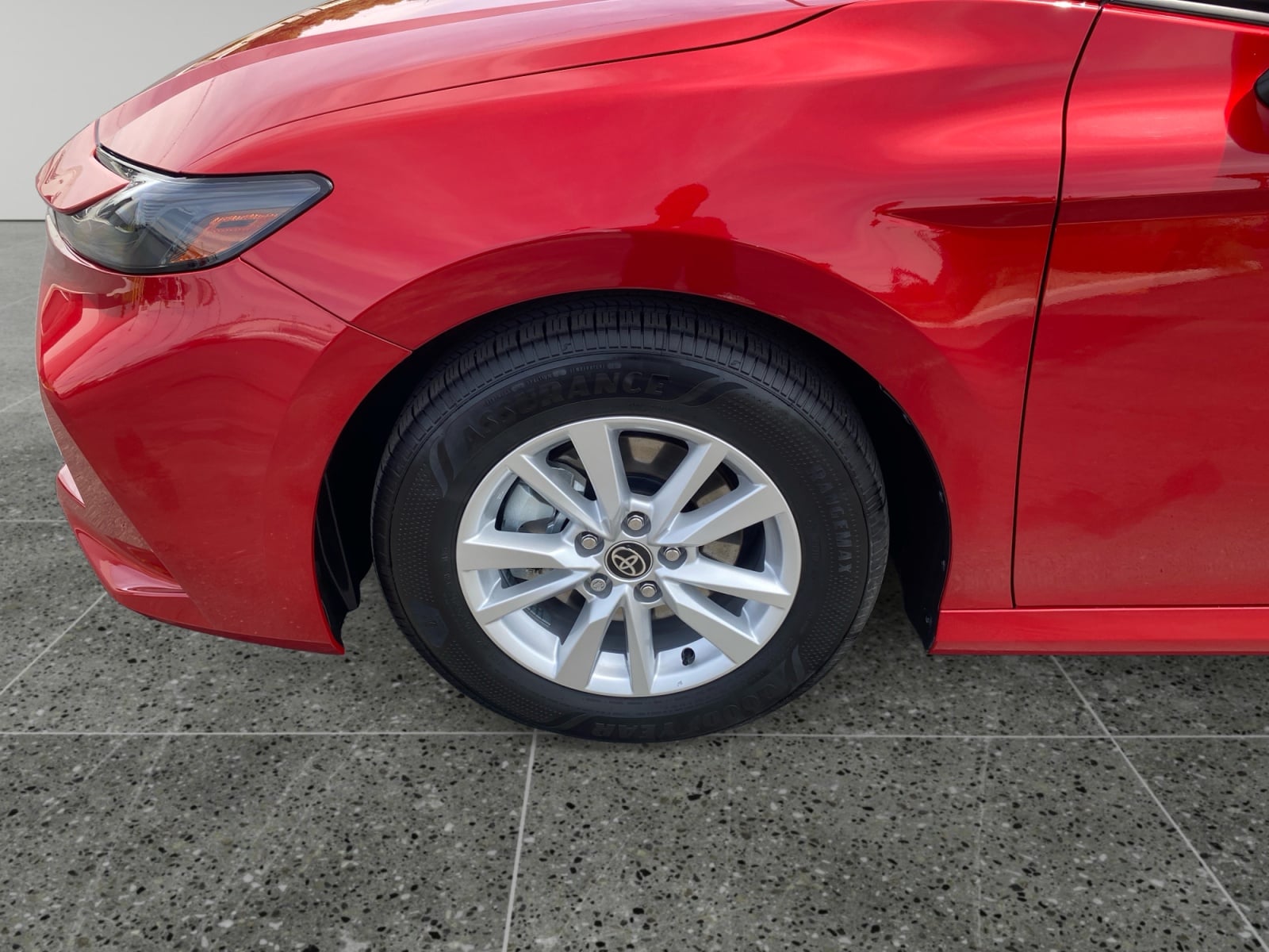 2025 Toyota Camry LE - Photo 13