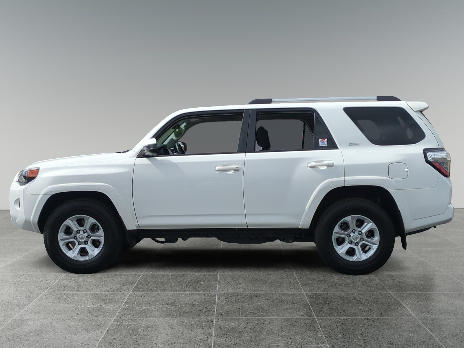 2022 Toyota 4Runner SR5 photo 2